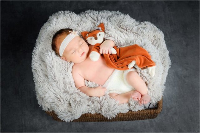 Préserver un souvenir de son bébé en studio par un photographe, près de Rennes