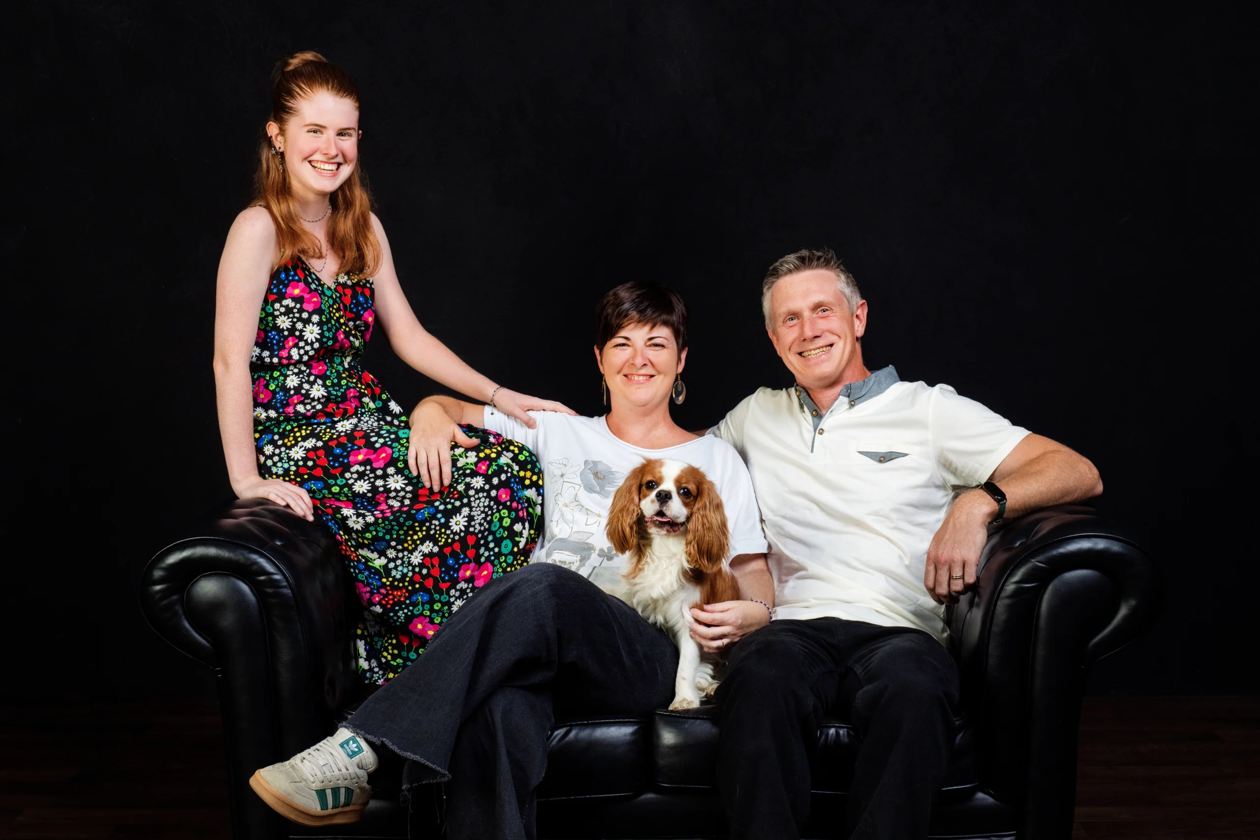 photo de famille avec un chien en studio à châteaugiron