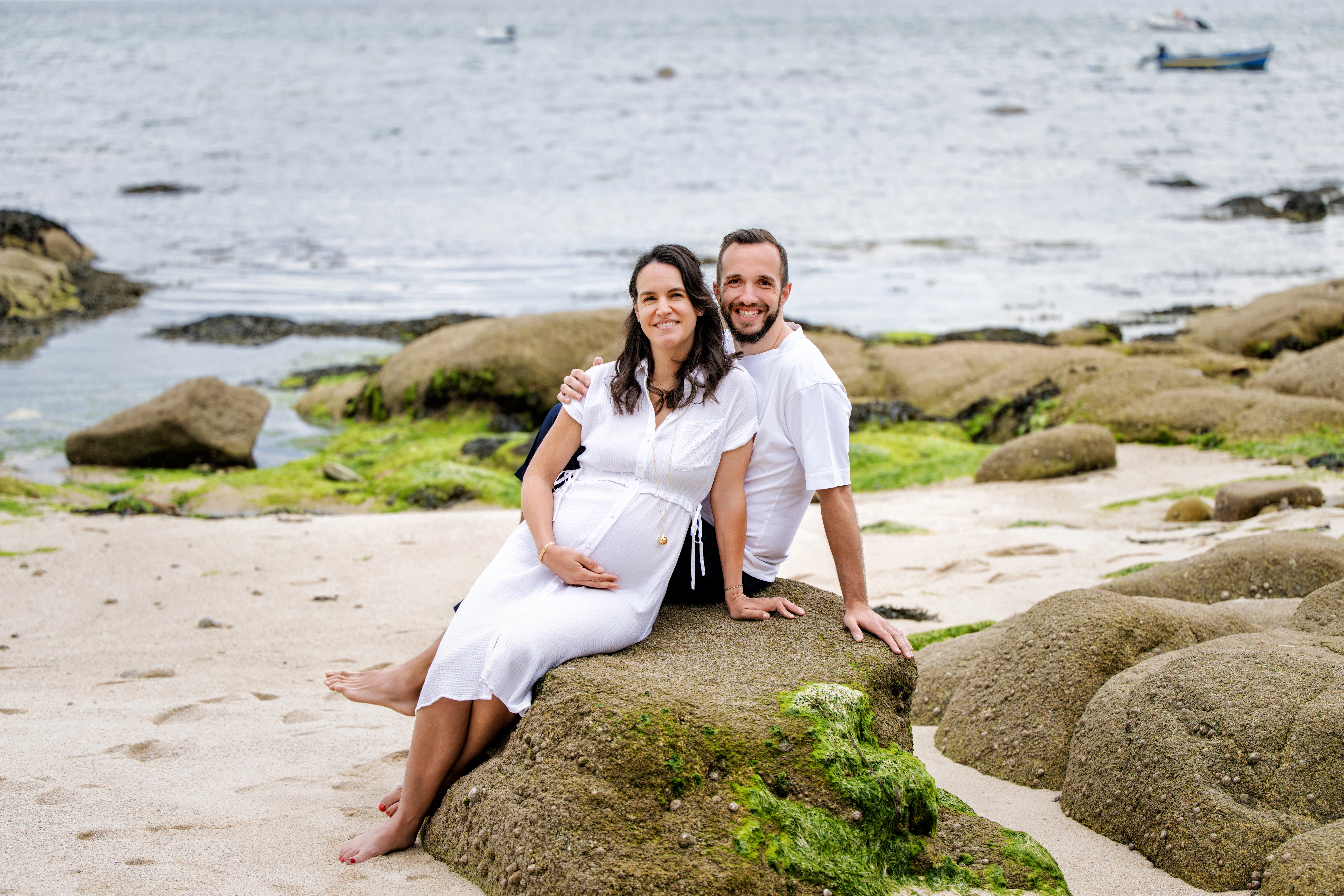 photo de grossesse à la plage proche de quiberon par le studio Faucher
