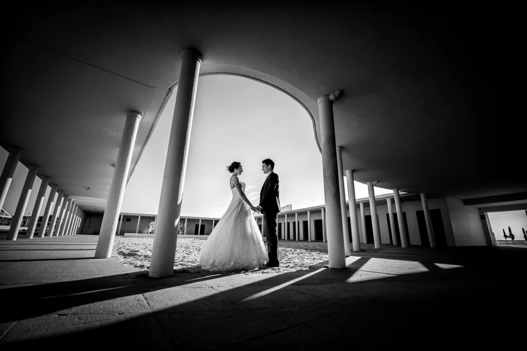 Couple de mariés, lieu moderne deauville normandie