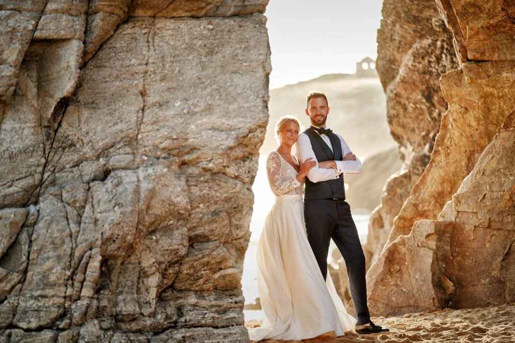 Couple de mariés, en bord de mer Quiberon bretagne
