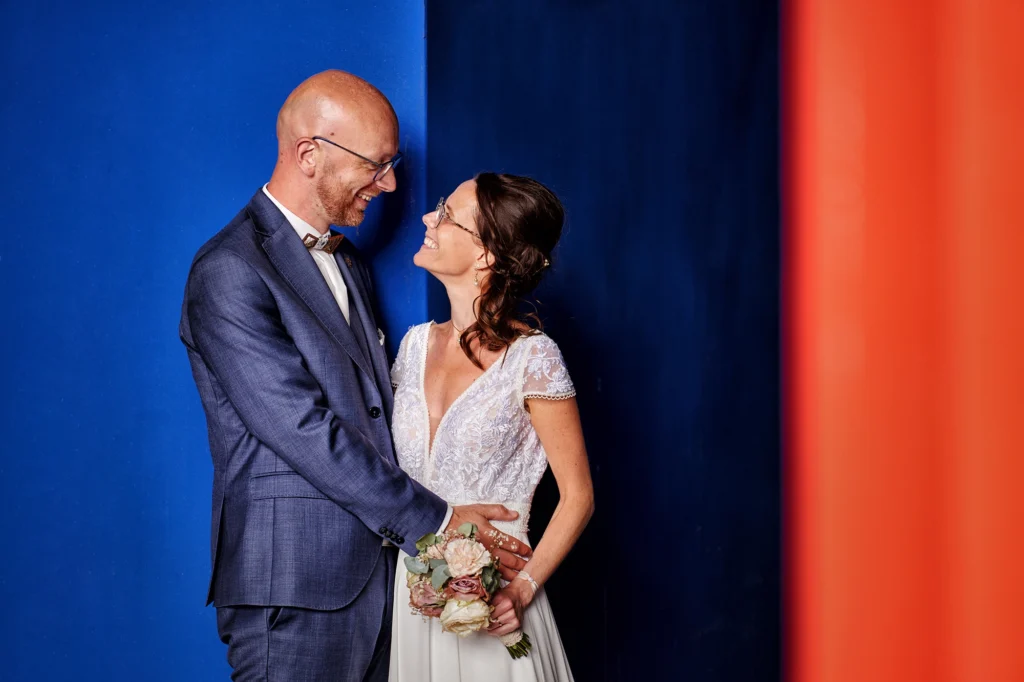 Couple de mariés, rouge et bleu Saint-Nazaire studio faucher