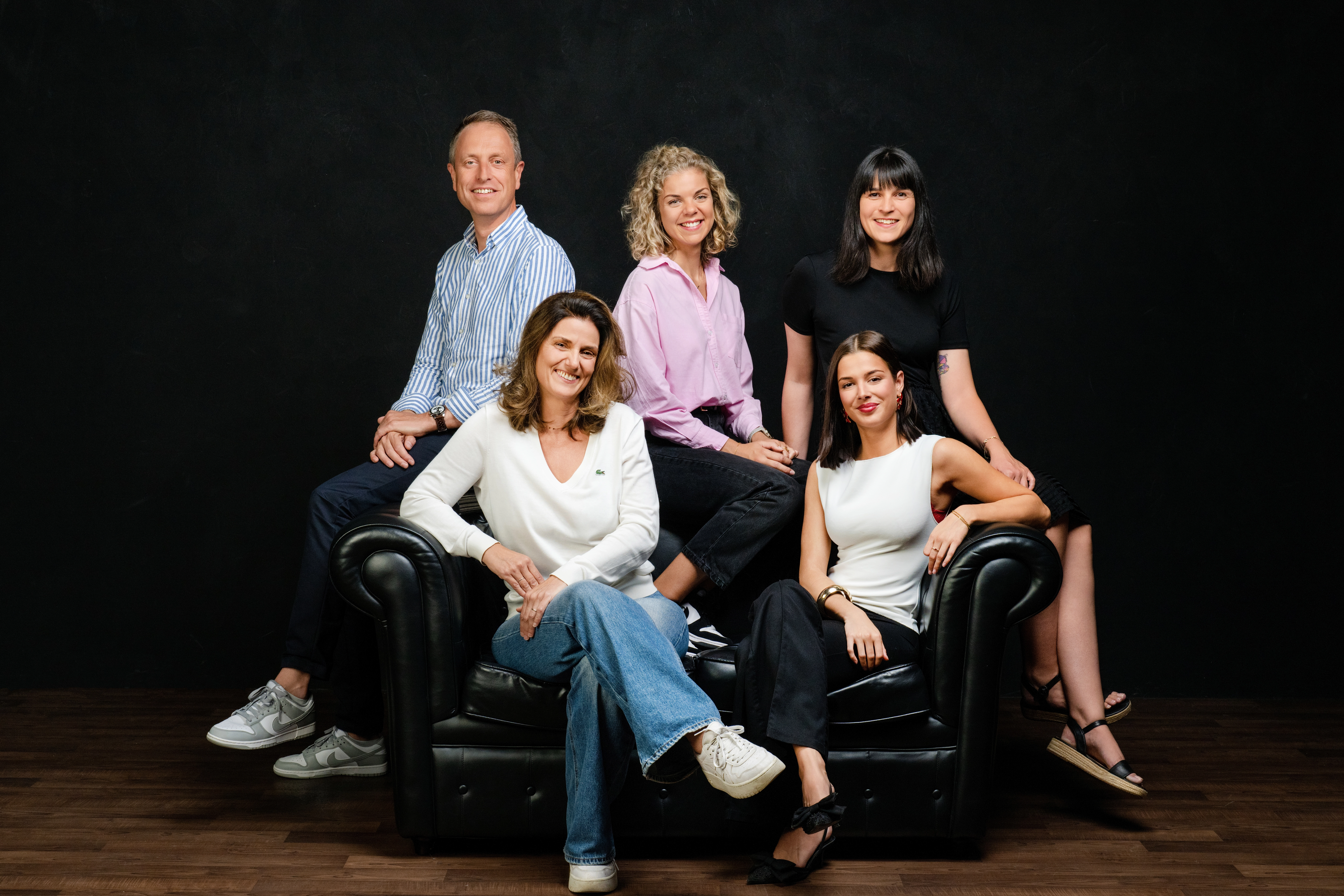 Photo d’équipe en entreprise réalisée en studio à Chateaugiron – portrait corporate