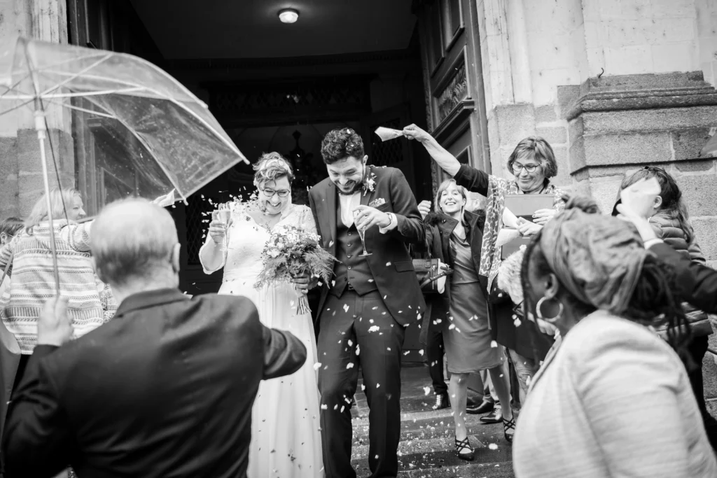 photo de sortie église pour un mariage à chateaugiron