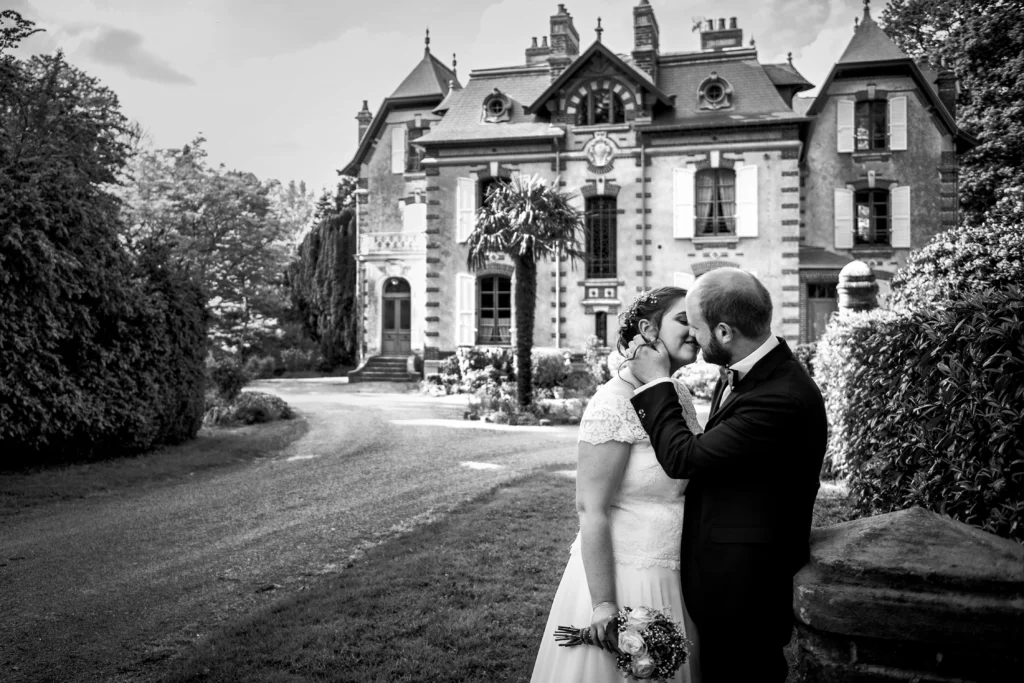 photo de couple en mariage au domaine en bretagne