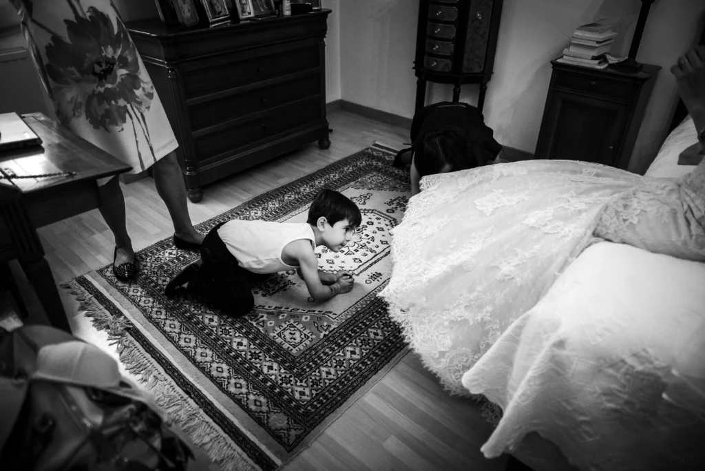 photo de mariage avec la robe de la mariée en bretagne