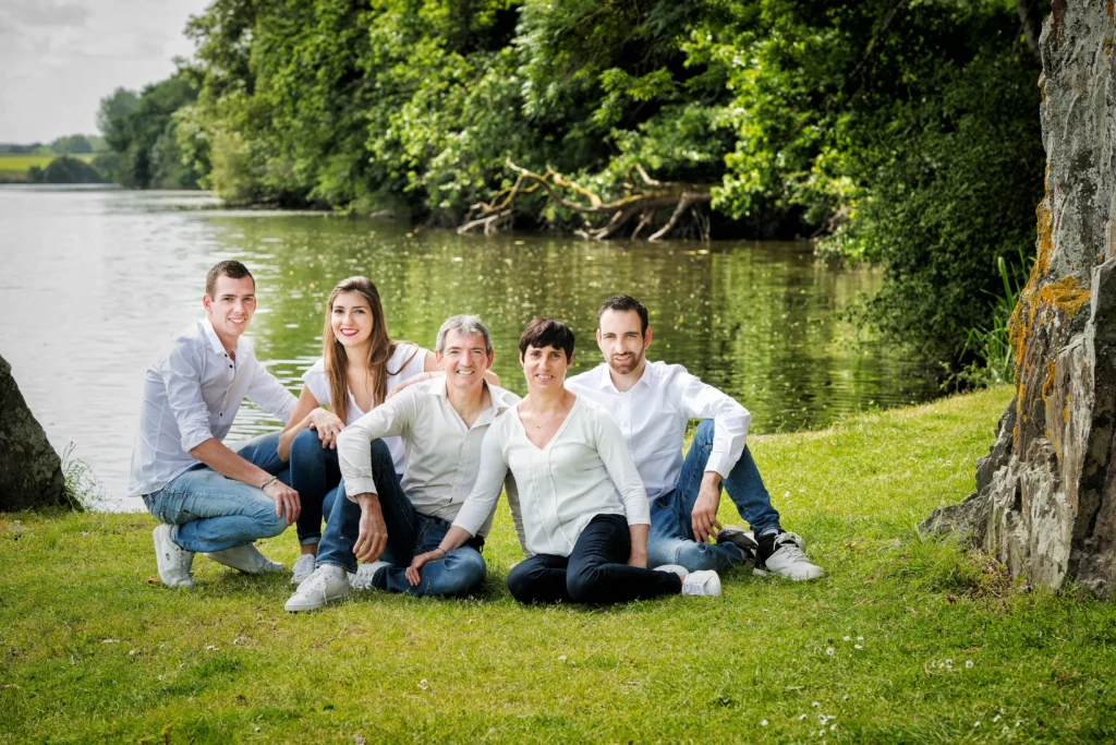 photo de famille en nature près de Janzé du studio faucher