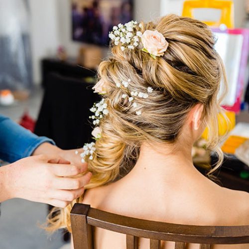 coiffure mariage avec fleurs