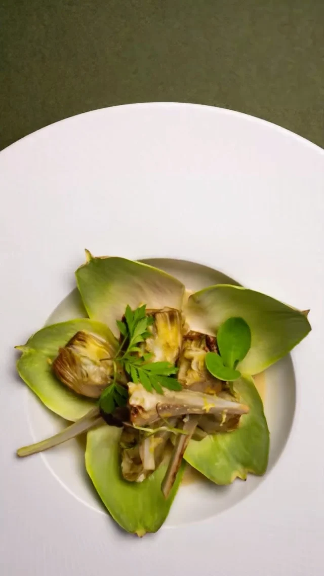 🎓 Se former, c’est avancer.
Parce que l’excellence ne s’improvise pas, elle se cultive chaque jour.

Nous avons eu la chance de vivre une formation culinaire d’exception, organisée par Ama Conseil, réunissant deux talents passionnés :
📸 Sylvain Thiollier, photographe spécialiste de la mise en valeur culinaire
👨‍🍳 Arnaud Tabarec, chef créatif reconnu

📍 Entre les murs du Studio Faucher et ceux de la prestigieuse école Ferrandi Rennes, cette expérience a mêlé technique, exigence, transmission… et surtout passion du métier.

👉 Se former, c’est se donner les moyens de surprendre, de se renouveler, et d’élever encore son savoir-faire.

🔁 À tous les pros : continuez d’apprendre, de tester, d’oser.
C’est là que naissent les plus belles évolutions.

#FormationProfessionnelle #CuisineCréative #PhotoCulinaire #StudioFaucher #AmaConseil #FerrandiRennes #SylvainThiollier #ArnaudTabarec #ApprentissageContinu #InspirationProfessionnelle #SeFormerPourGrandir